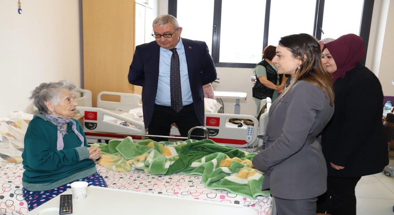 Aile ve Sosyal Hizmetler Bakanlığı yöneticileri Aile Yılında 81 ilde ailelerle iftarda buluştu