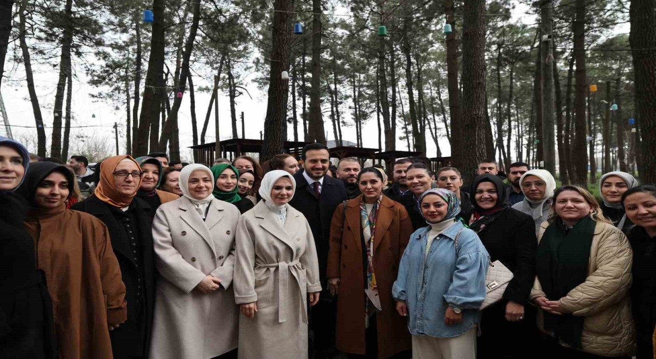 AK Parti İstanbul İl Kadın Kolları, 8 Mart Dünya Kadınlar Gününde Hatıra Ormanında fidan dikti