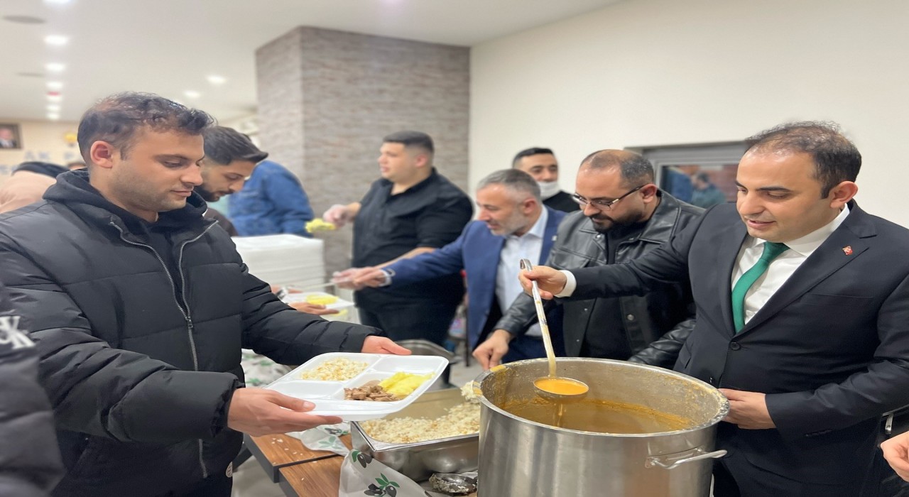 AK Parti MKYK Üyesi Harun Çelik, Bilecikte partililerle iftar yaptı