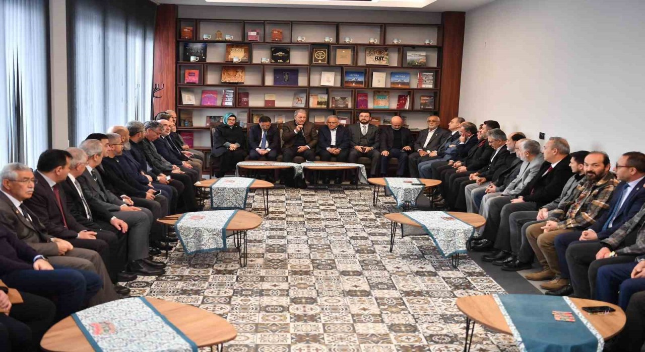 Akar ve Büyükkılıçtan kanaat önderleriyle eğitim istişaresi