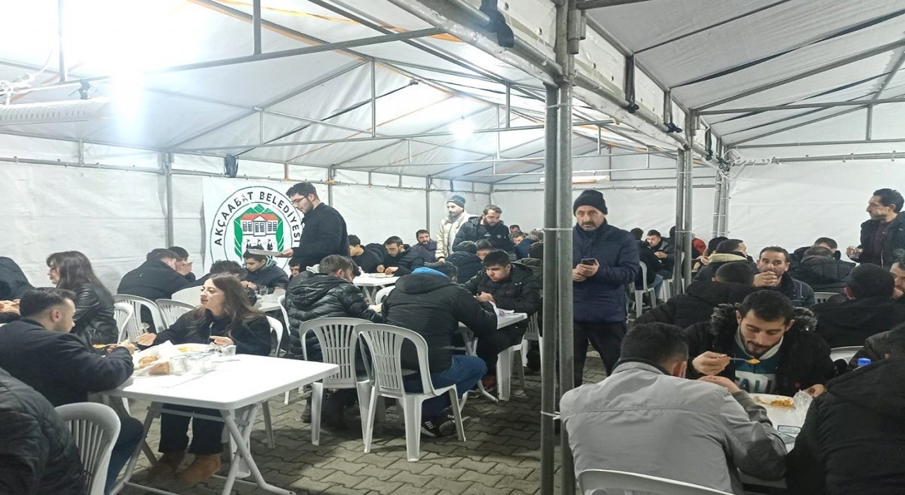 Akçaabatta her gün bin kişi iftar sofrasında bir araya geliyor