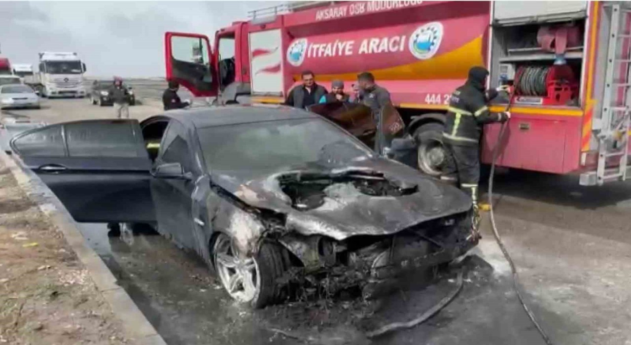 Aksarayda seyir halindeki otomobilde yangın