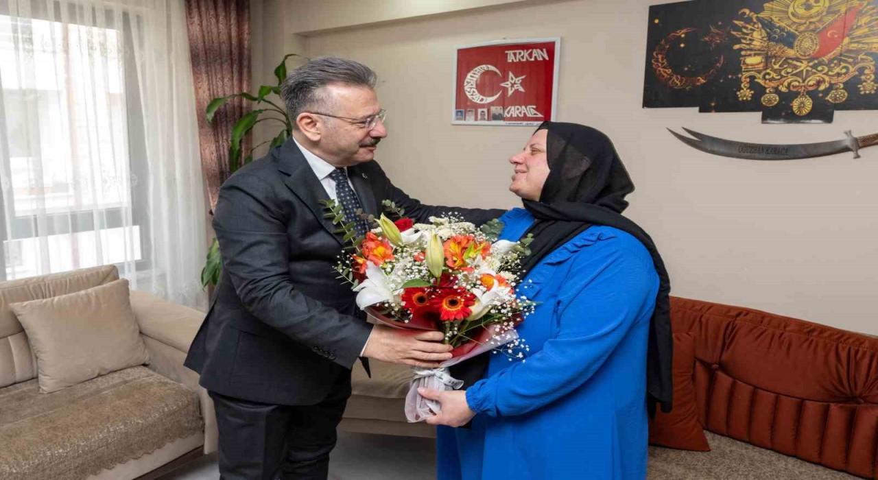 Aksoy çiftinden şehit ailesine ve gaziye bayram ziyareti