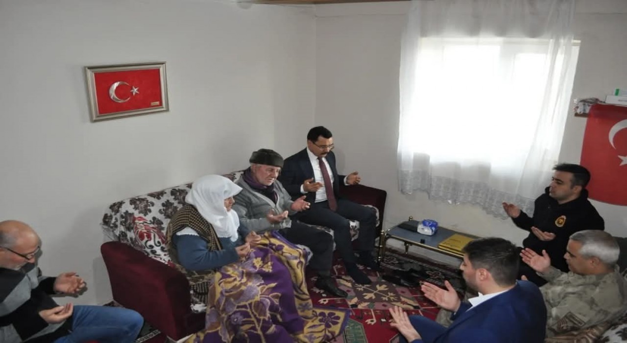 Akyaka Kaymakamı Demirtaştan şehit ailesine bayram ziyareti