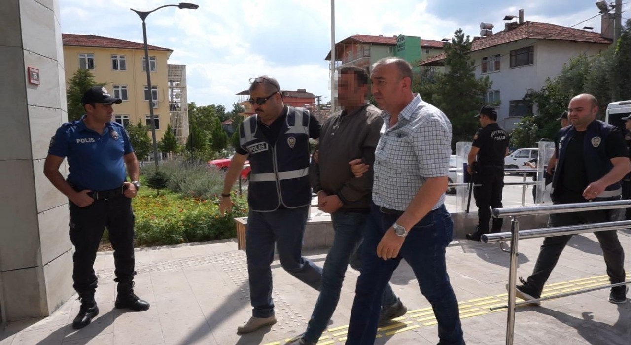 Alacak verecek meselesi yüzünden baba oğlu öldüren sanığın yargılanmasına başlandı