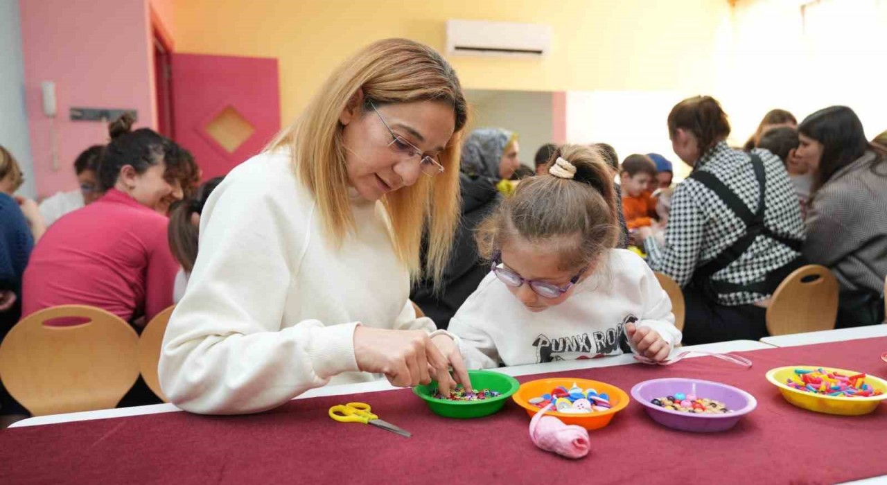 Alanyada atıklar atölyede sanata dönüştürülüyor