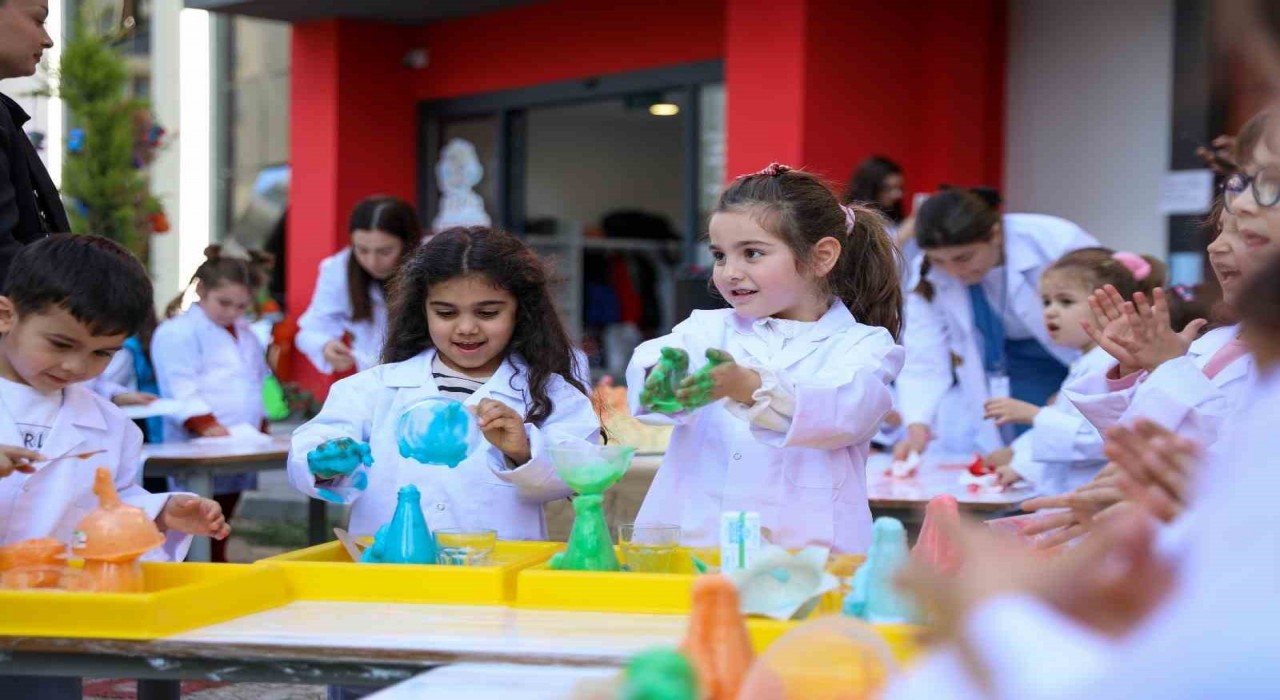 Alanyada çocuklar Bilim Şenliğinde buluştu