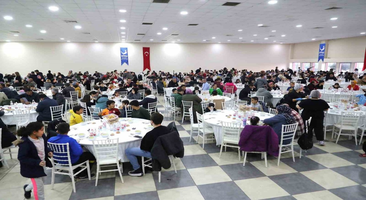 Aliağalılar ilk iftarda bir araya geldi
