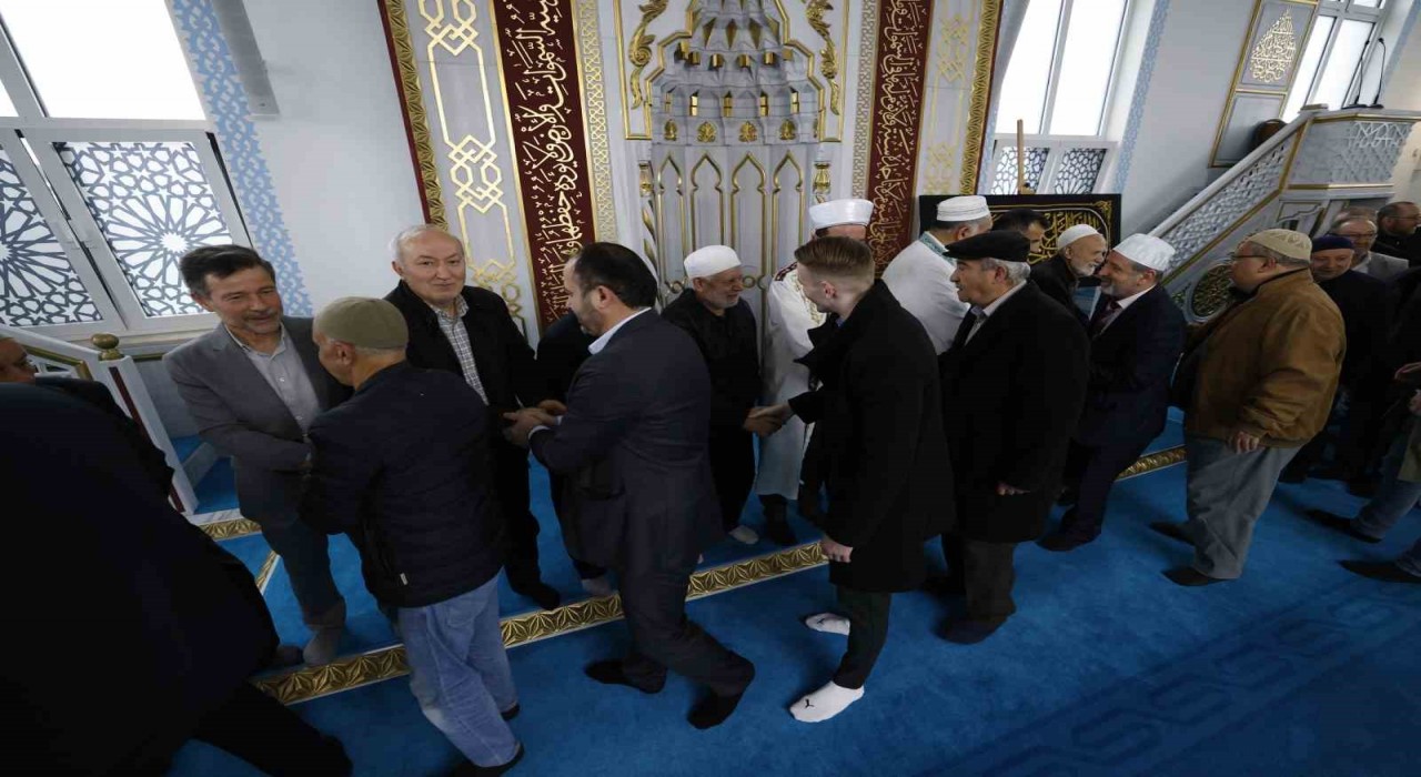 Almanyada müslümanlardan bayram namazına yoğun ilgi