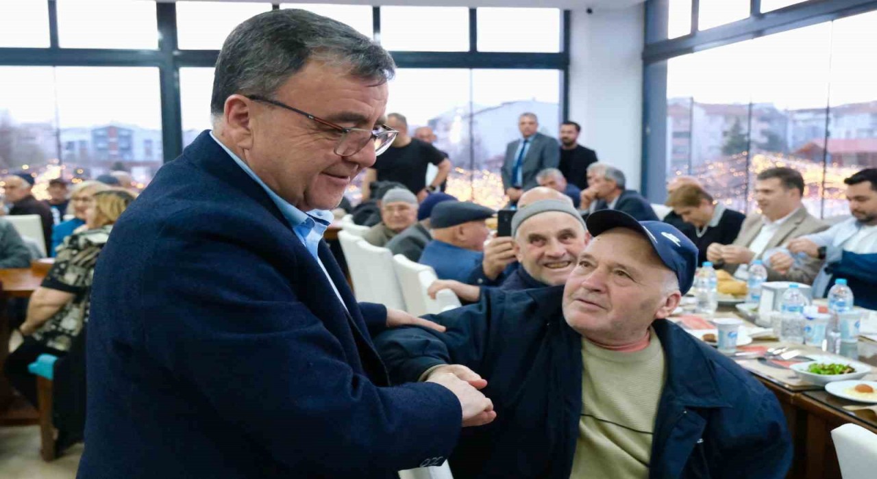 Altıeylül Ramazanda komşularının yanında