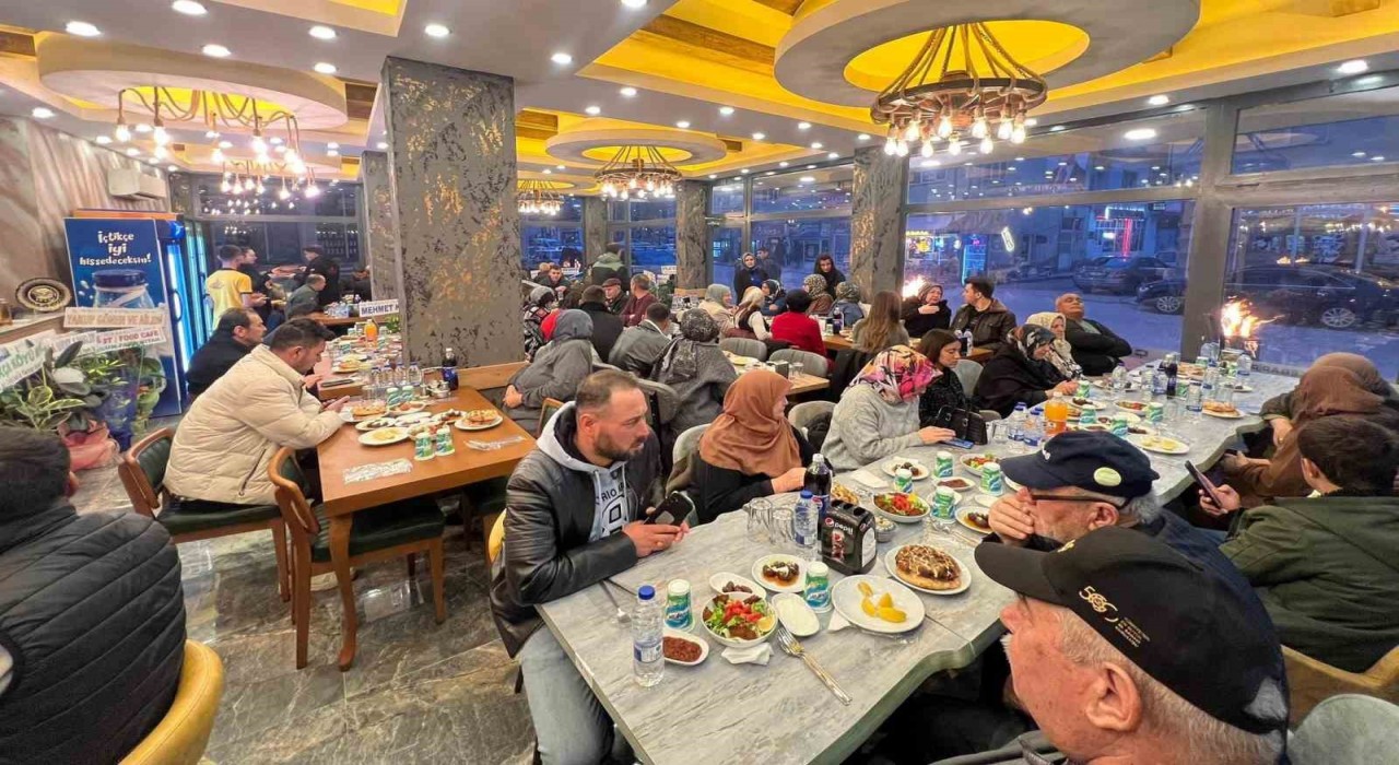 Altıntaşta şehit aileleri ve gaziler onuruna iftar verildi