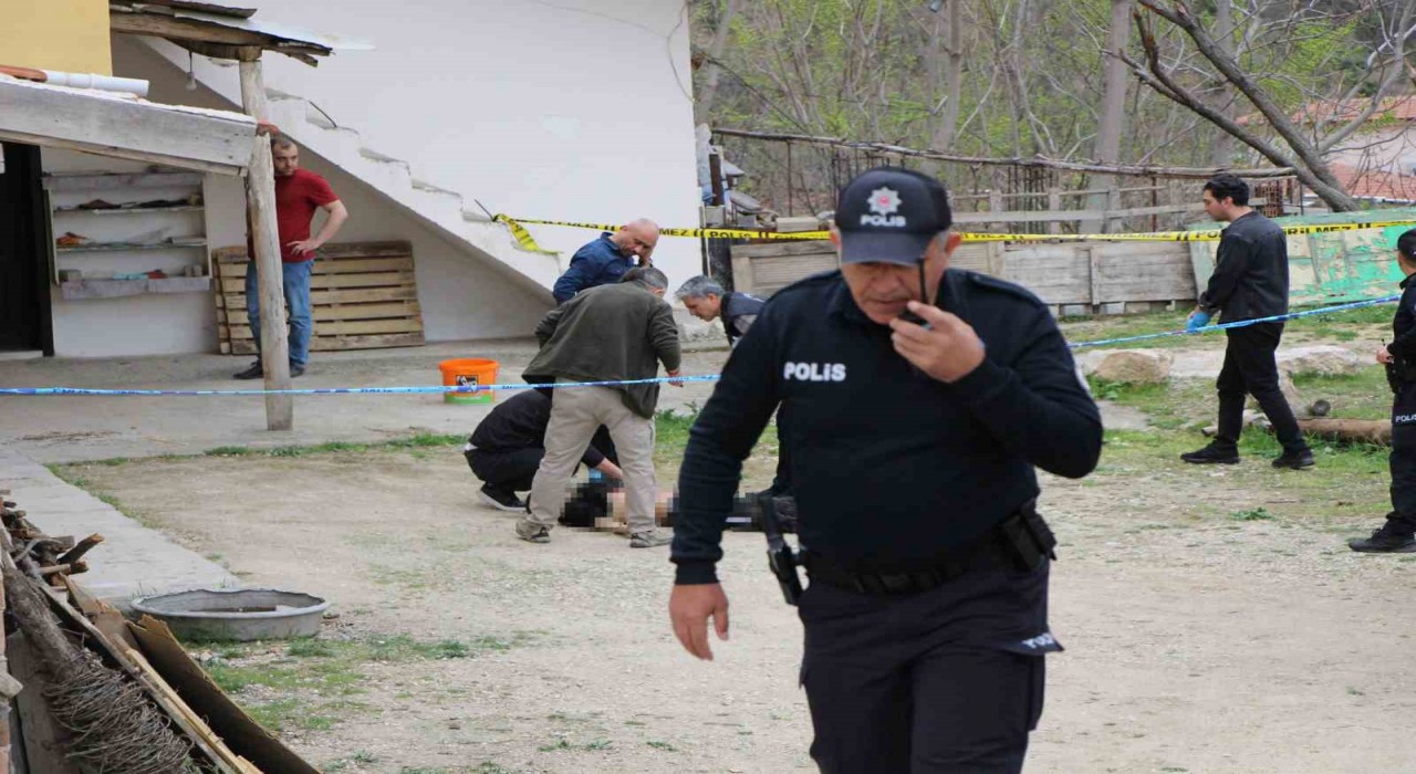Amasyada 28 yaşındaki genç evinin önünde bıçaklanarak öldürüldü