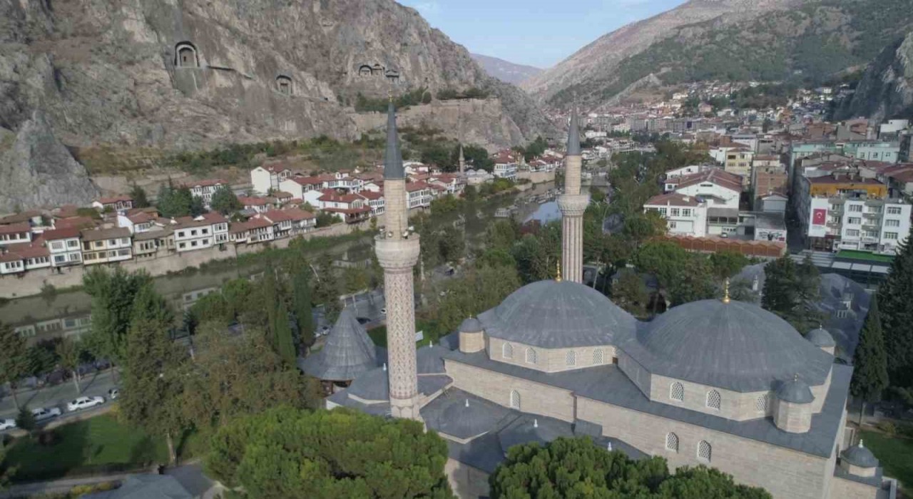 Amasyada cami içinde semazen gösterisi tepki çekti