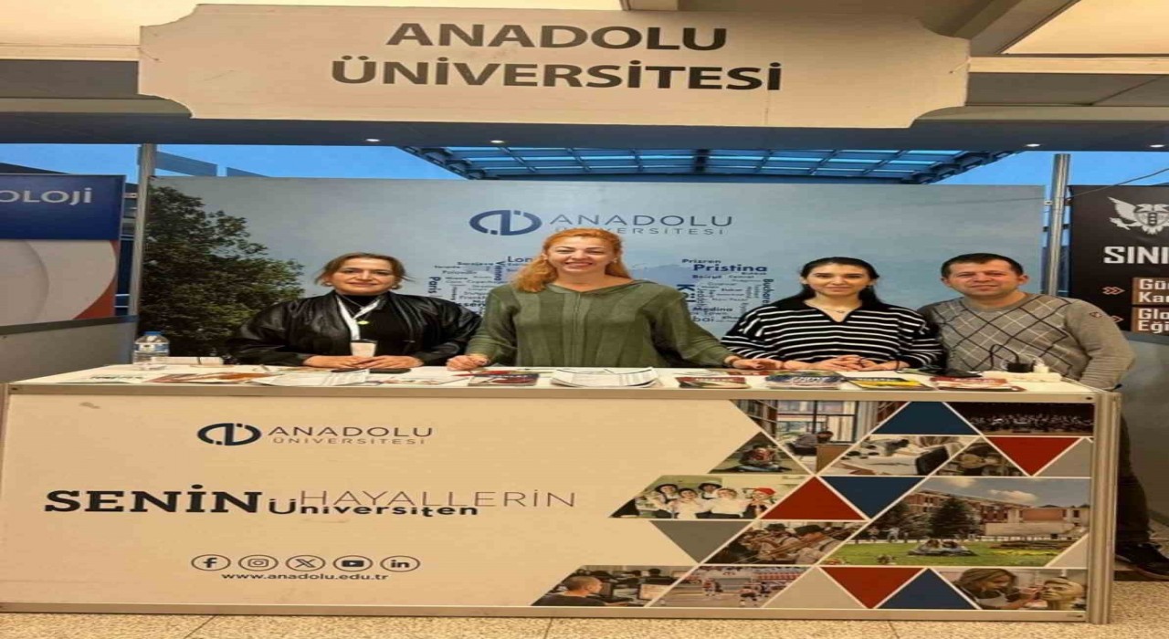 Anadolu Üniversitesi İstanbul Bölüm Tanıtım Günlerinde aday öğrencilerle buluştu