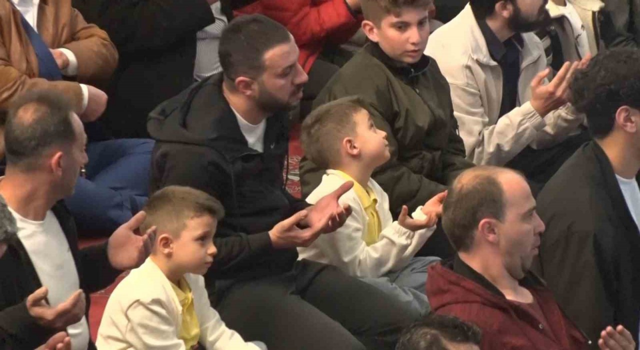 Ankaralılar bayram namazında Kocatepe Camiini doldurdu