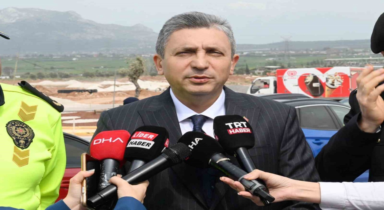 Antalyada bayram yoğunluğu: Kent girişinde araç kuyrukları oluştu