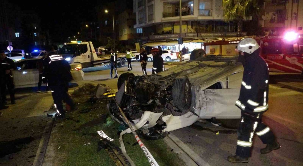 Antalyada ehliyetsiz sürücü dehşet saçtı: 4 yaralı