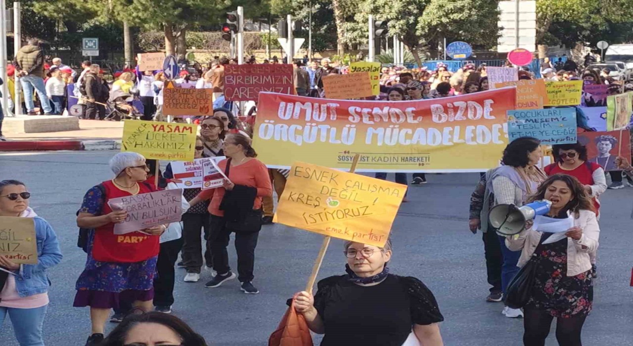 Antalyada kadınlar 8 Mart için yürüdü