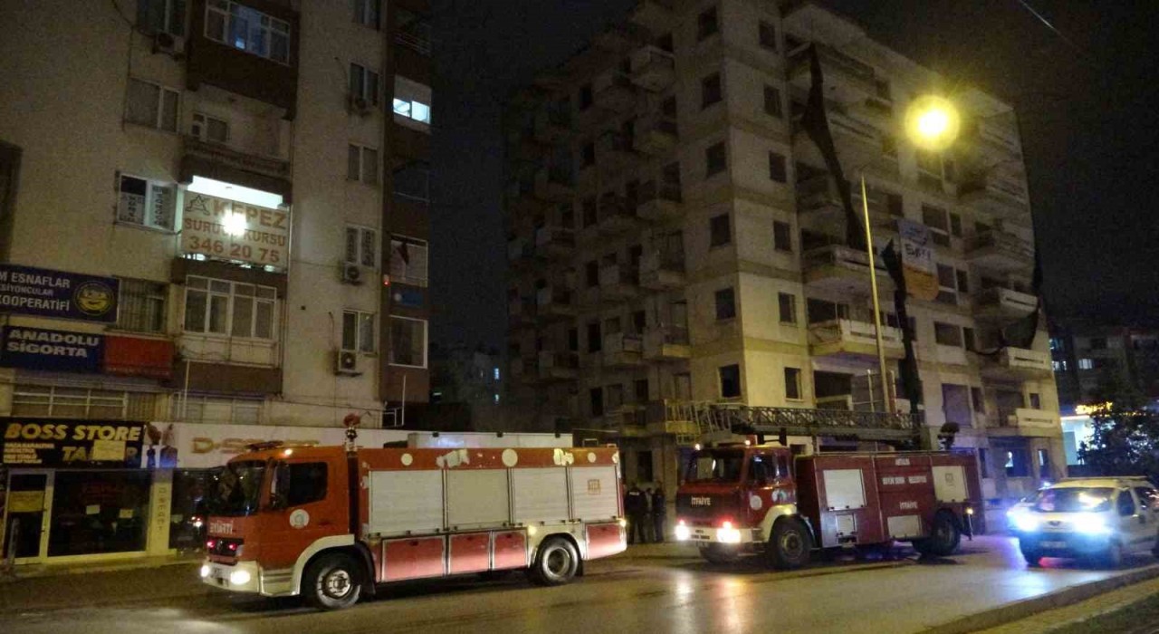 Antalyada metruk binada yangın