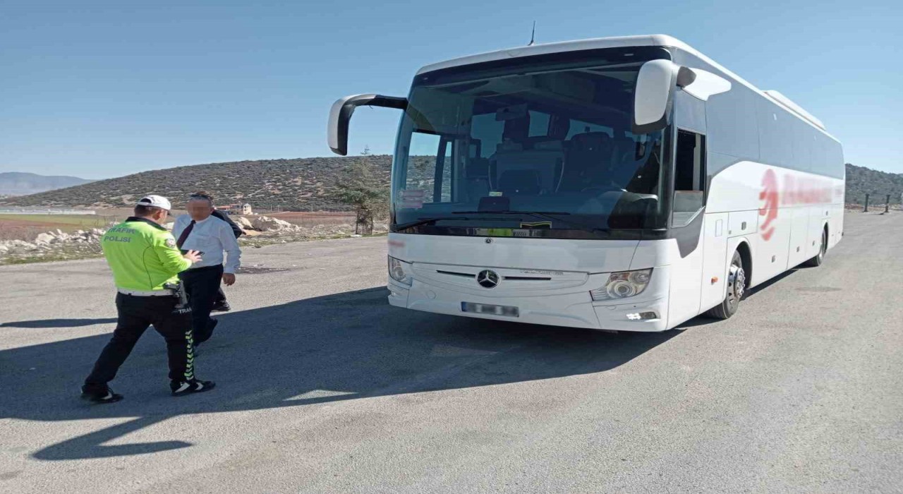Antalyada trafik denetimleri sıklaştırıldı, 59 bin araç ve sürücü kontrol edildi