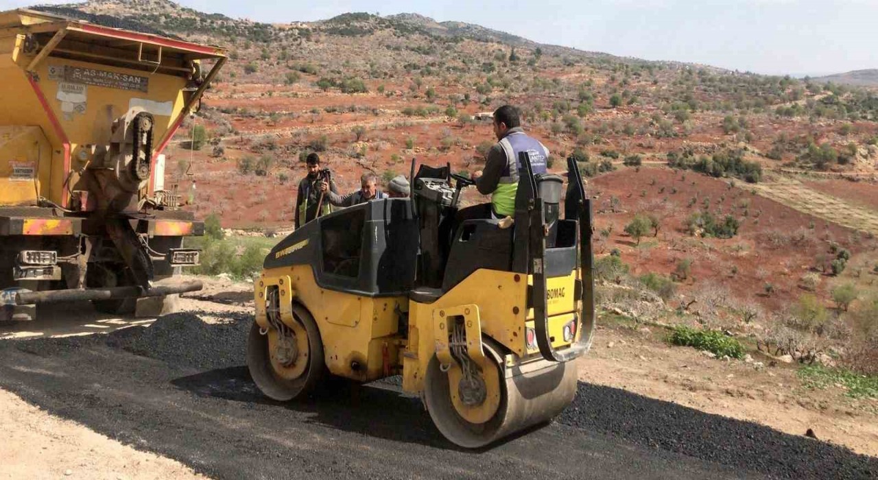 Arabanda güvenli bayram için yolların bakım onarımı yapılıyor