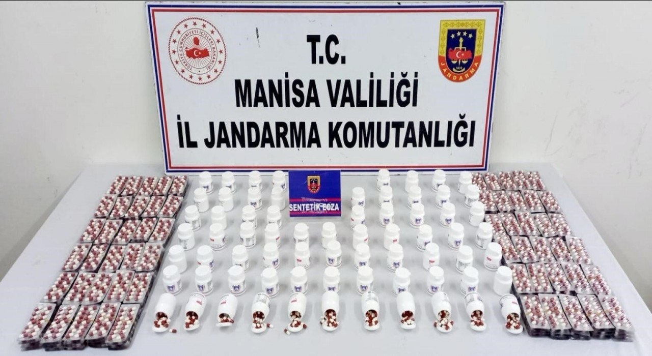 Araçlarında uyuşturucu haplarla yakalandılar