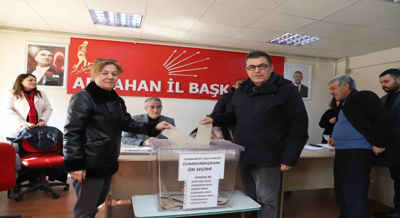 Ardahanda CHPde cumhurbaşkanı adaylık ön seçimi için oy kullanılıyor