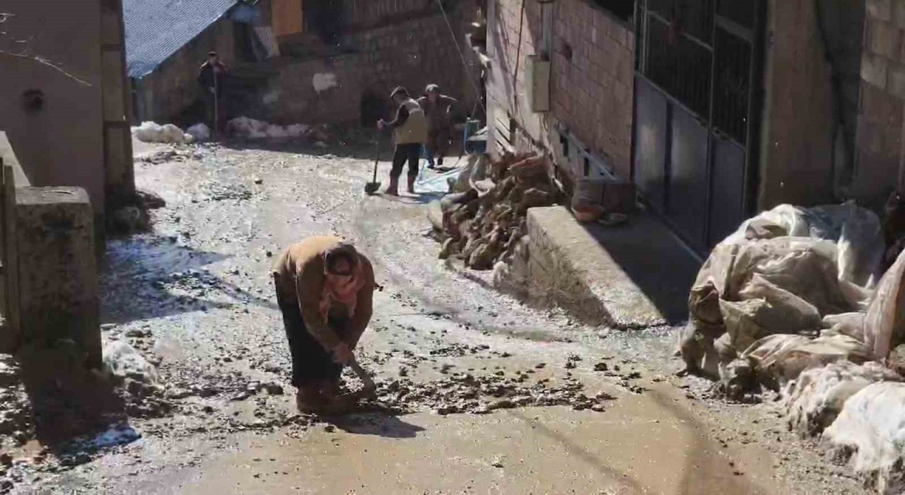 Ardeşendeki heyelanlı bölge havadan görüntülendi