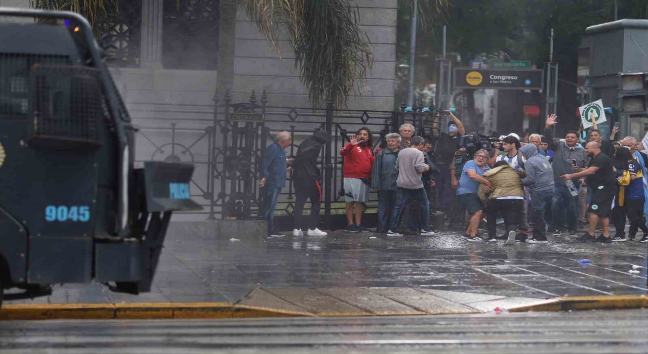 Arjantinde kemer sıkma politikasına protesto