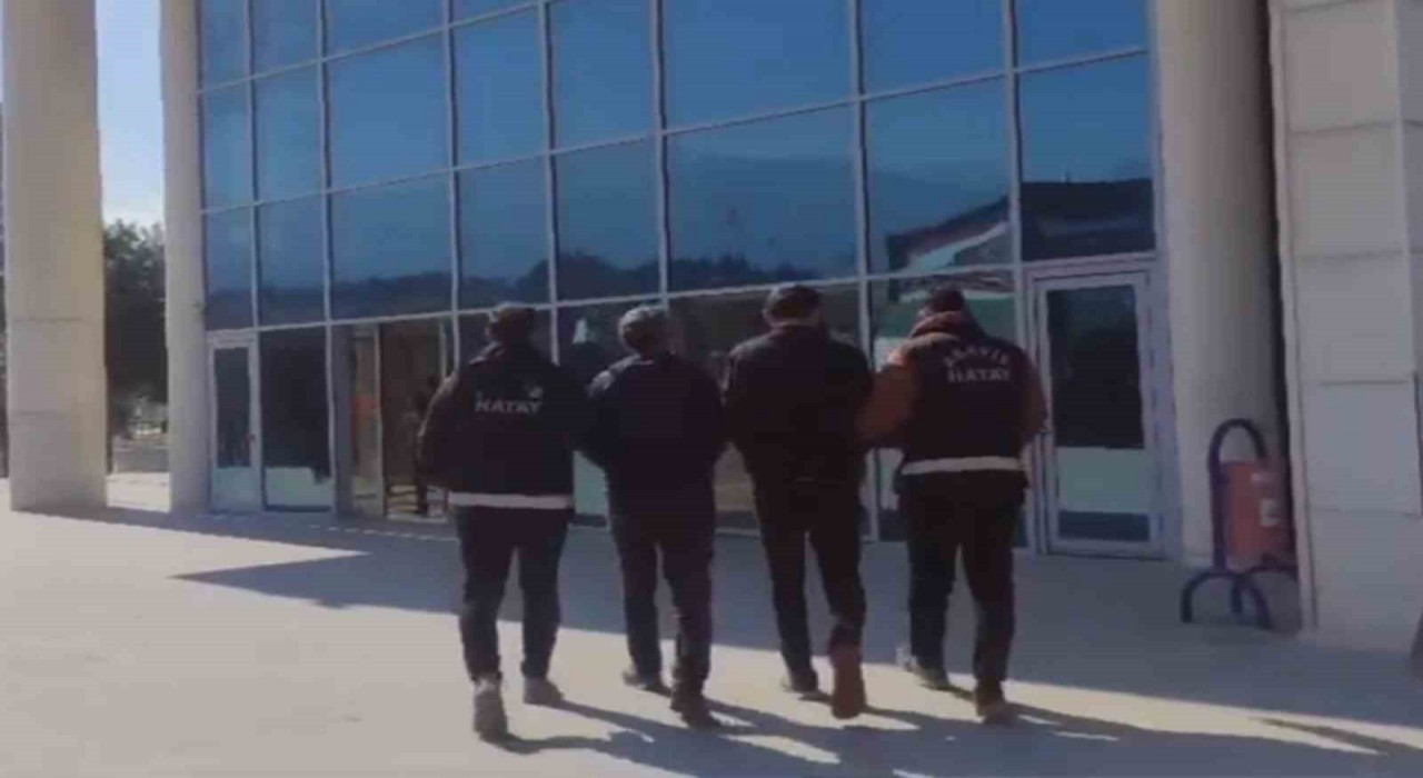 Arsuzda kablo hırsızları yakayı ele verdi