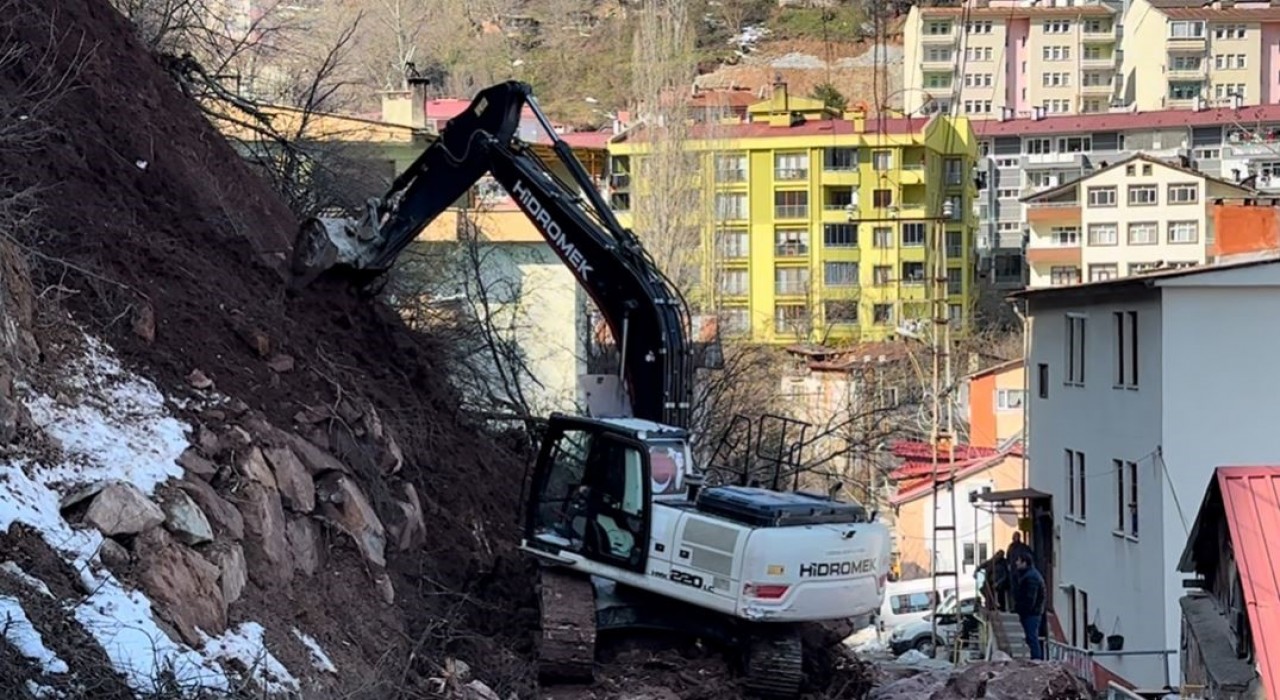 Artvinde heyelan sonrası ekipler çalışmalarına başladı