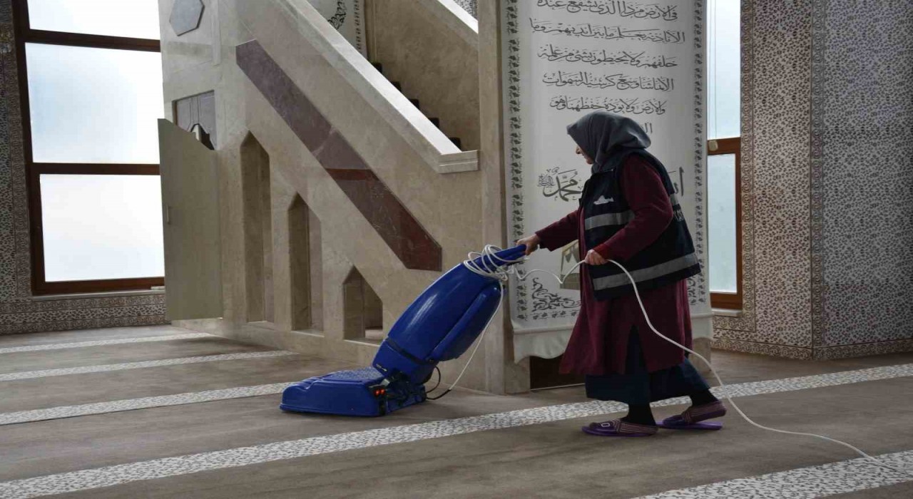 Atakumda camilere Ramazan temizliği