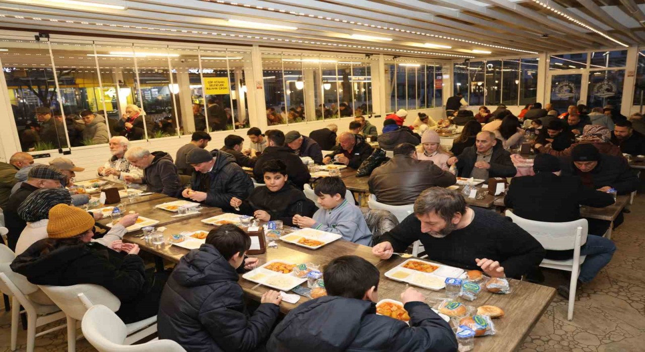 Atakumda kurulan ilk iftar sofrasına yoğun ilgi