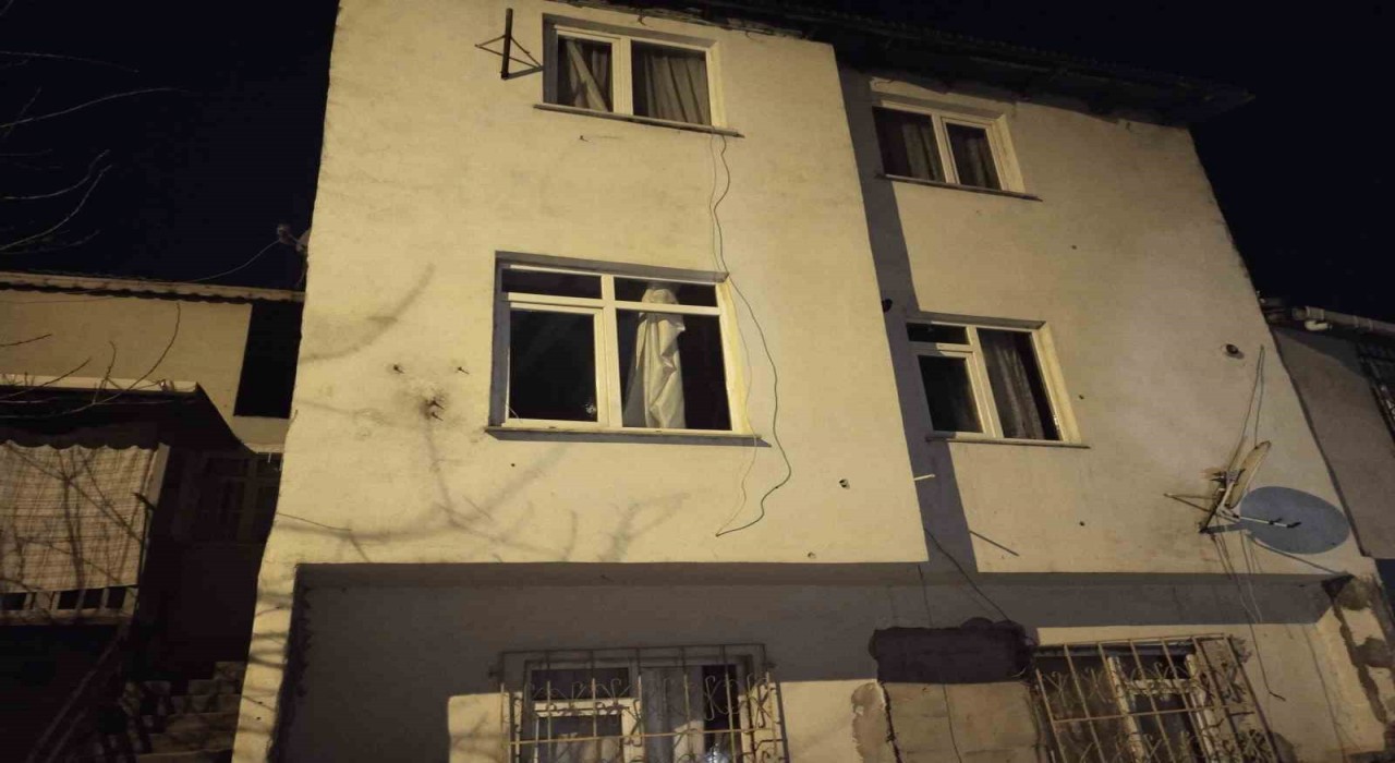 Ataşehirde iki katlı bina kurşunlandı