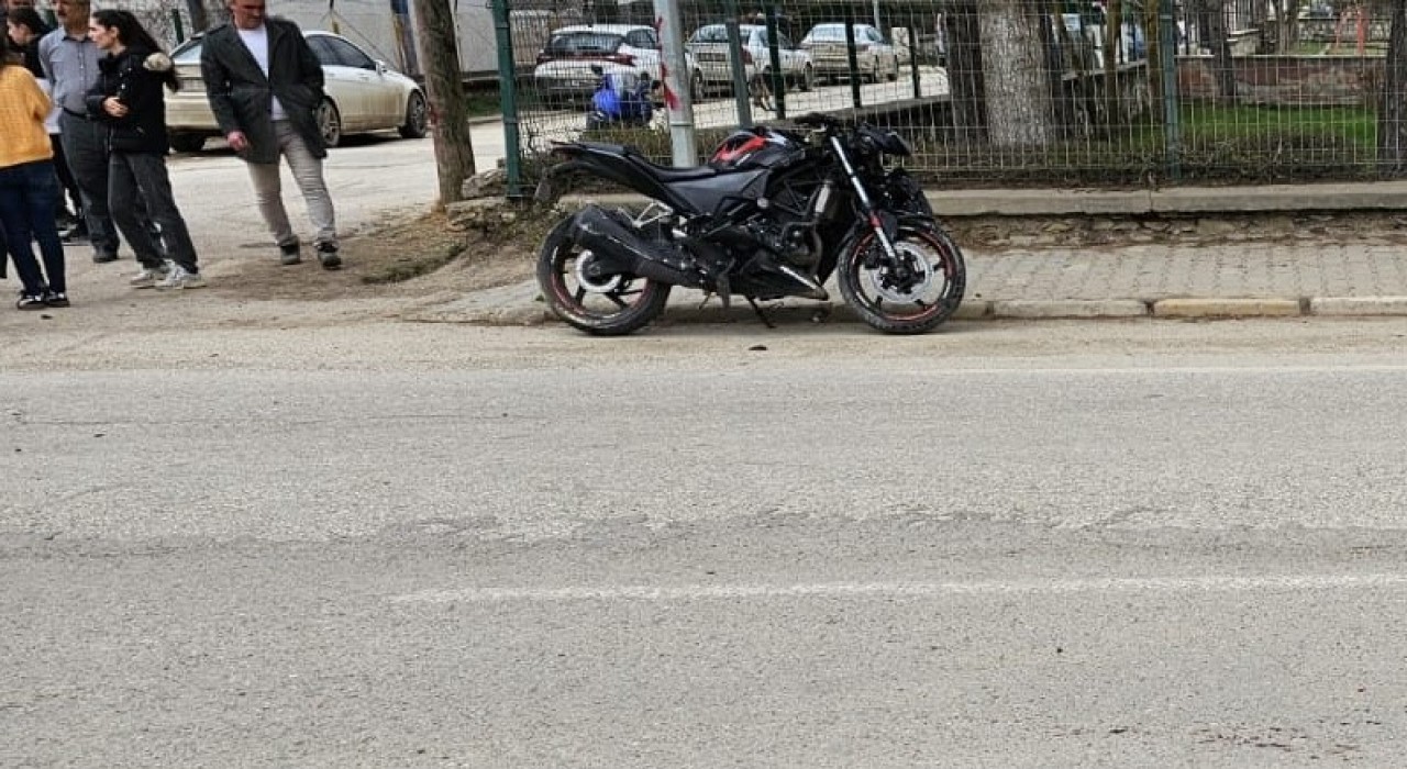 ATV ile otomobil çarpıştı: 1i ağır 2 yaralı