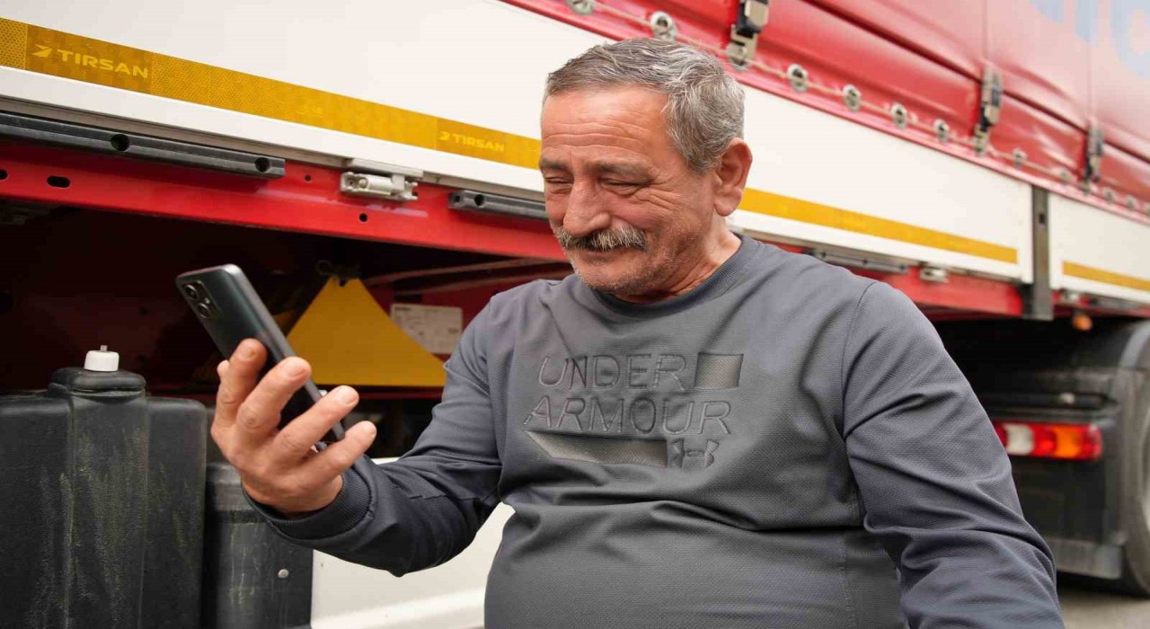 Avrupa yolcusu tır sürücüleri, bayramı ailelerinden uzakta buruk geçiriyor