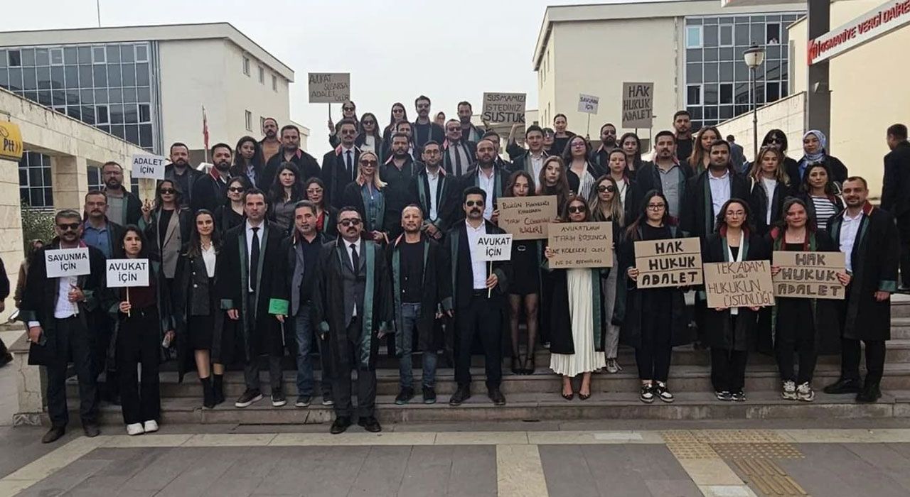 Avukatlar Cübbeleriyle Adalet İçin Yürüdü