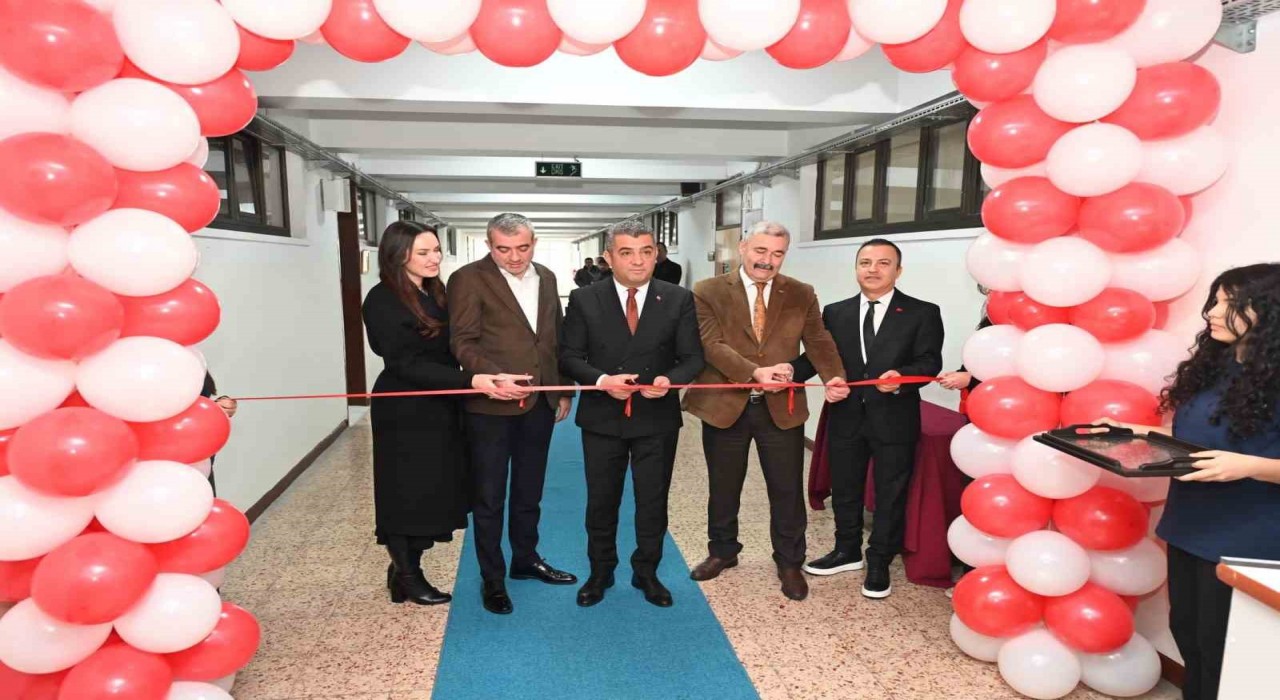 Aydın Lisesine modern kütüphane kazandırıldı