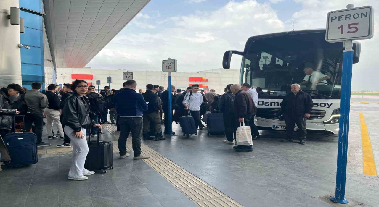 Aydın otogarında bayram yoğunluğu yaşanıyor