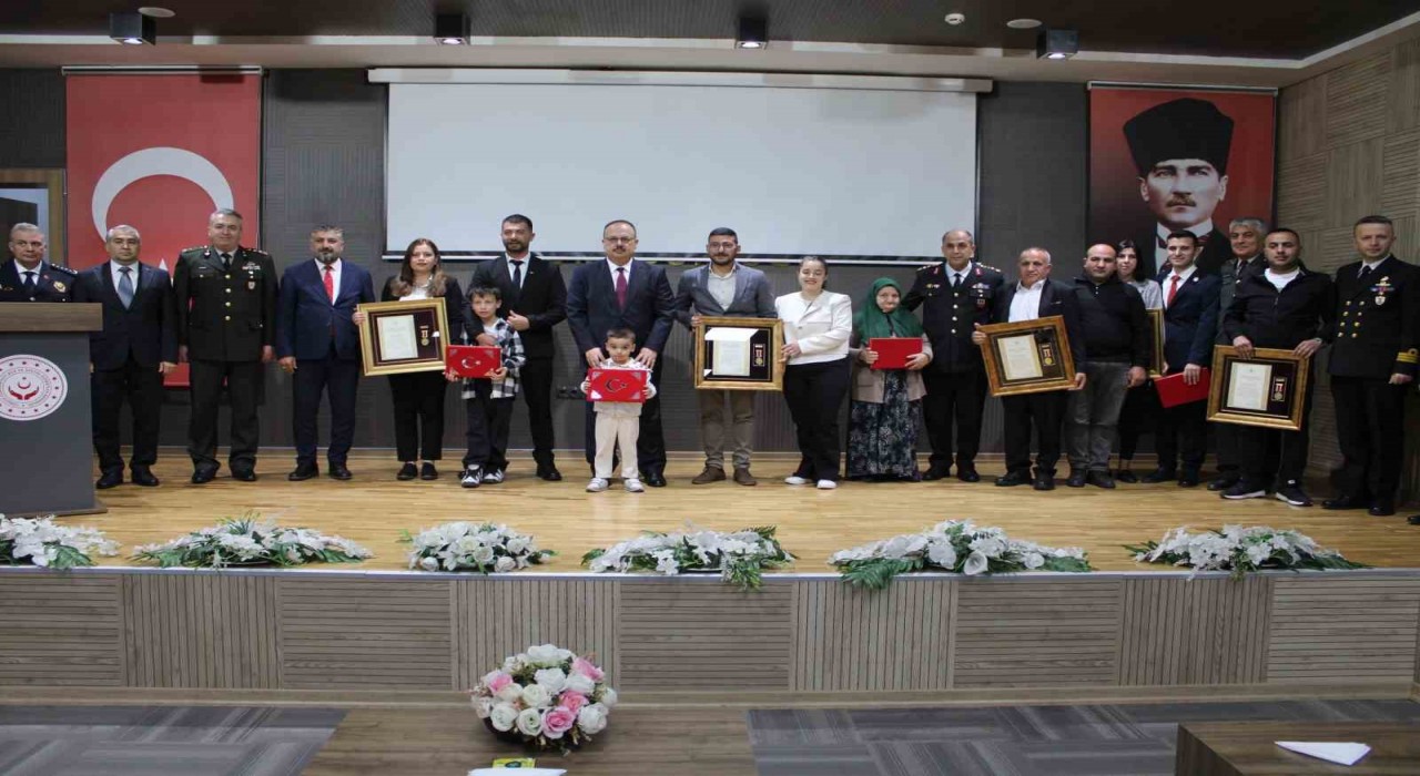 Aydında gazi ve şehit yakınlarına Devlet Övünç Madalya Beratı takdim edildi