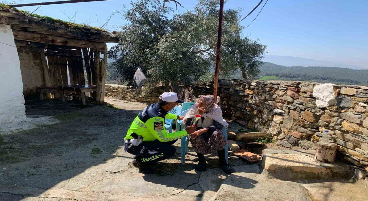 Aydında jandarma ekipleri kadınları unutmadı