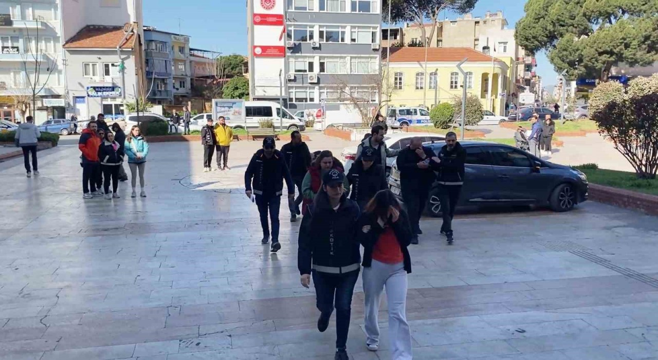 Aydında yeşil reçete operasyonunda gözaltına alınan şüpheliler adliyeye sevk edildi
