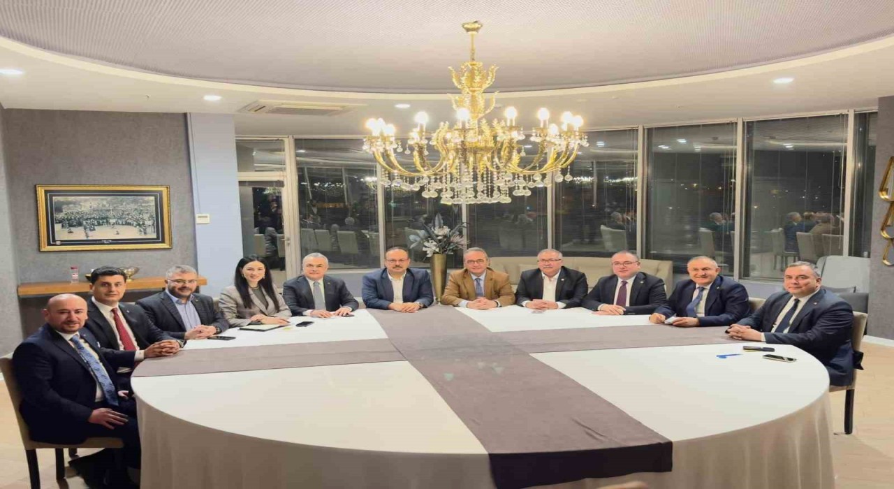 Aydının vekilleri yaklaşık 10 yıl sonra 1 eksikle aynı karede fotoğraf verebildi