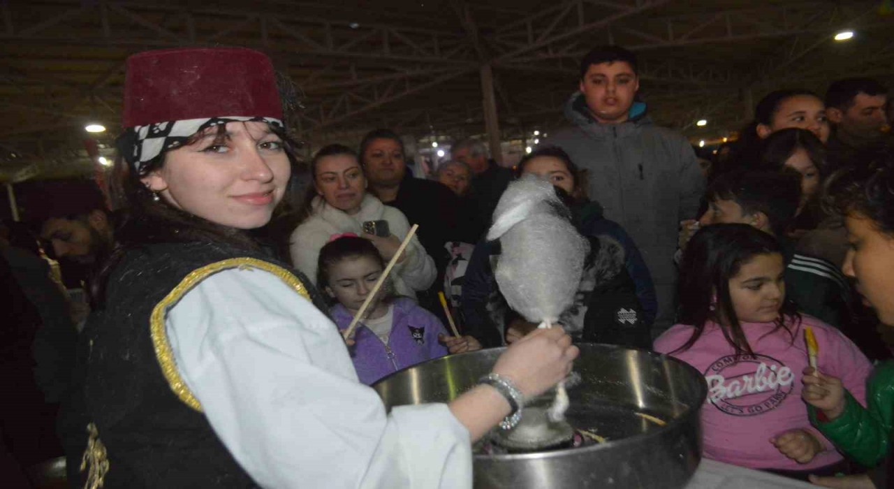 Ayvalıkta Büyükşehirin iftarına yoğun katılım
