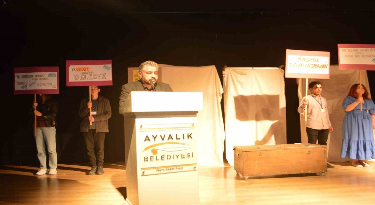 Ayvalıkta Kadın oyunları Festivali Dünya Tiyatro Bildirisi ile sona erdi