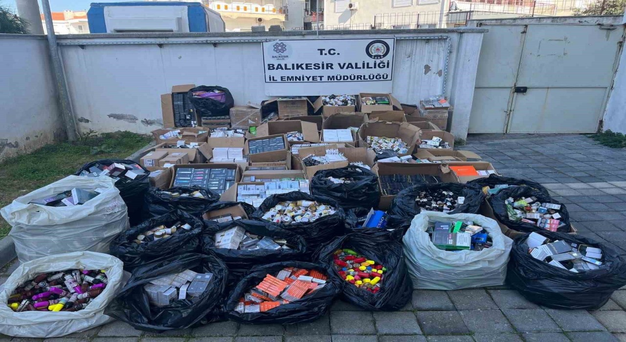Ayvalıkta polis, kaçak tütün ve cinsel uyarıcı madde satışı yapanlara geçit vermedi