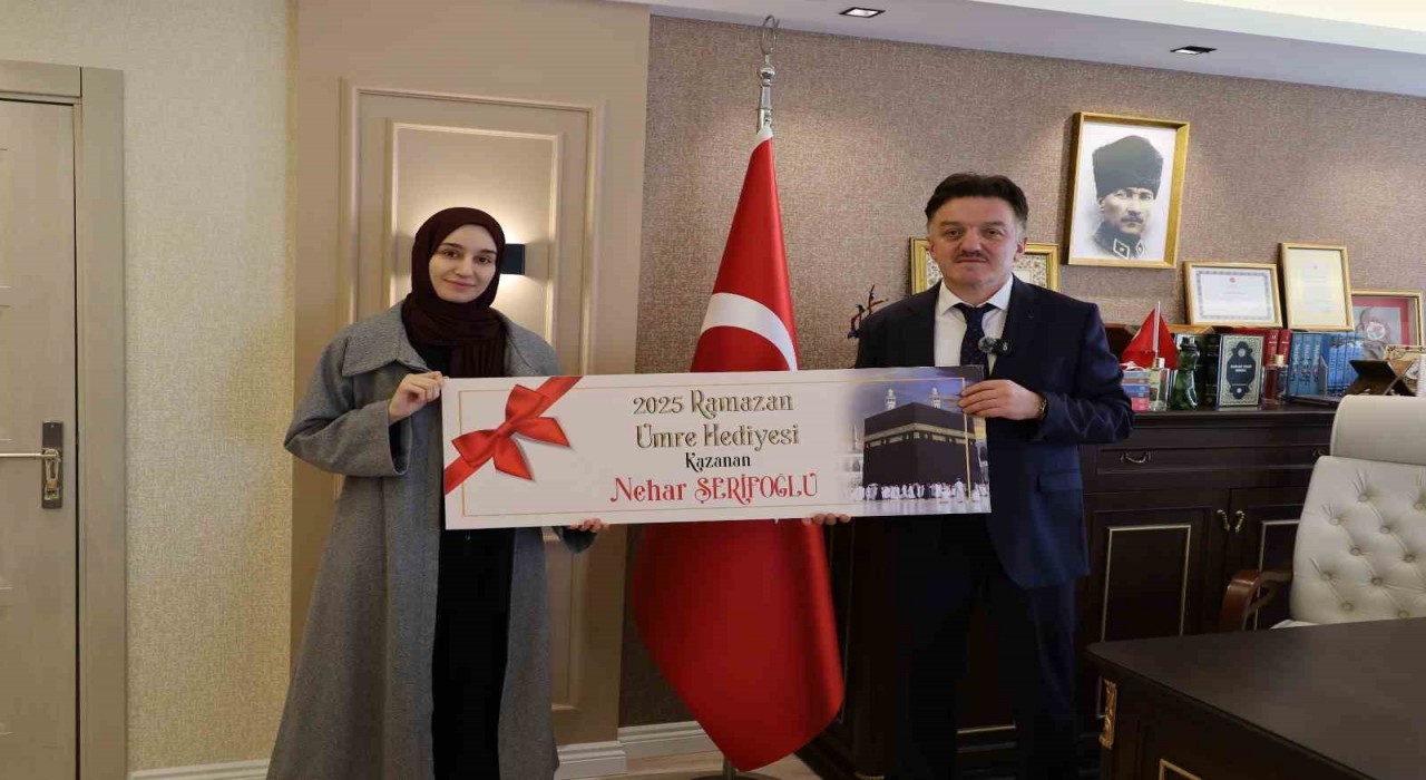 Bafrada umre çekilişinin kazananı belli oldu