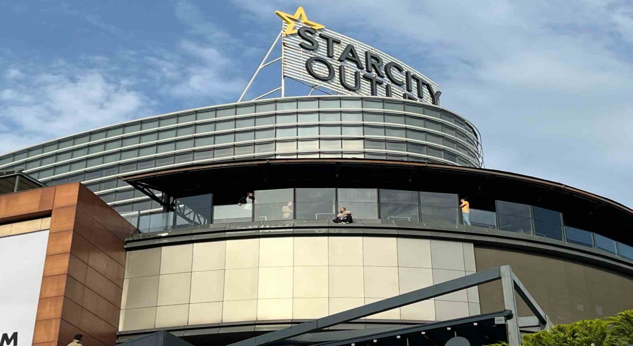 İstanbul’da AVM’nin Terasında İntihar Girişimi