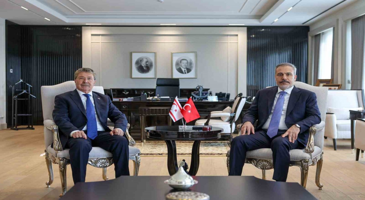 Bakan Fidan, KKTC Başbakanı Ünal Üstelle görüştü