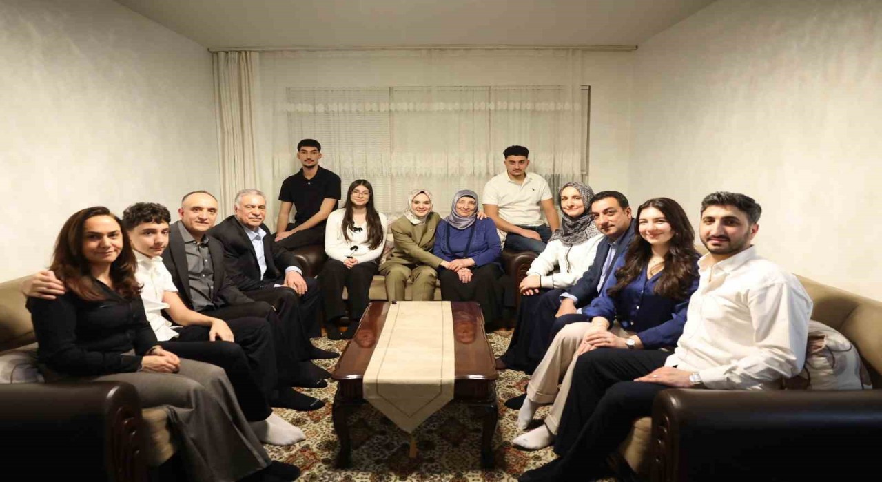 Bakan Göktaştan 46 yıl önce ABDye yerleşen Türk aileye sürpriz ziyaret